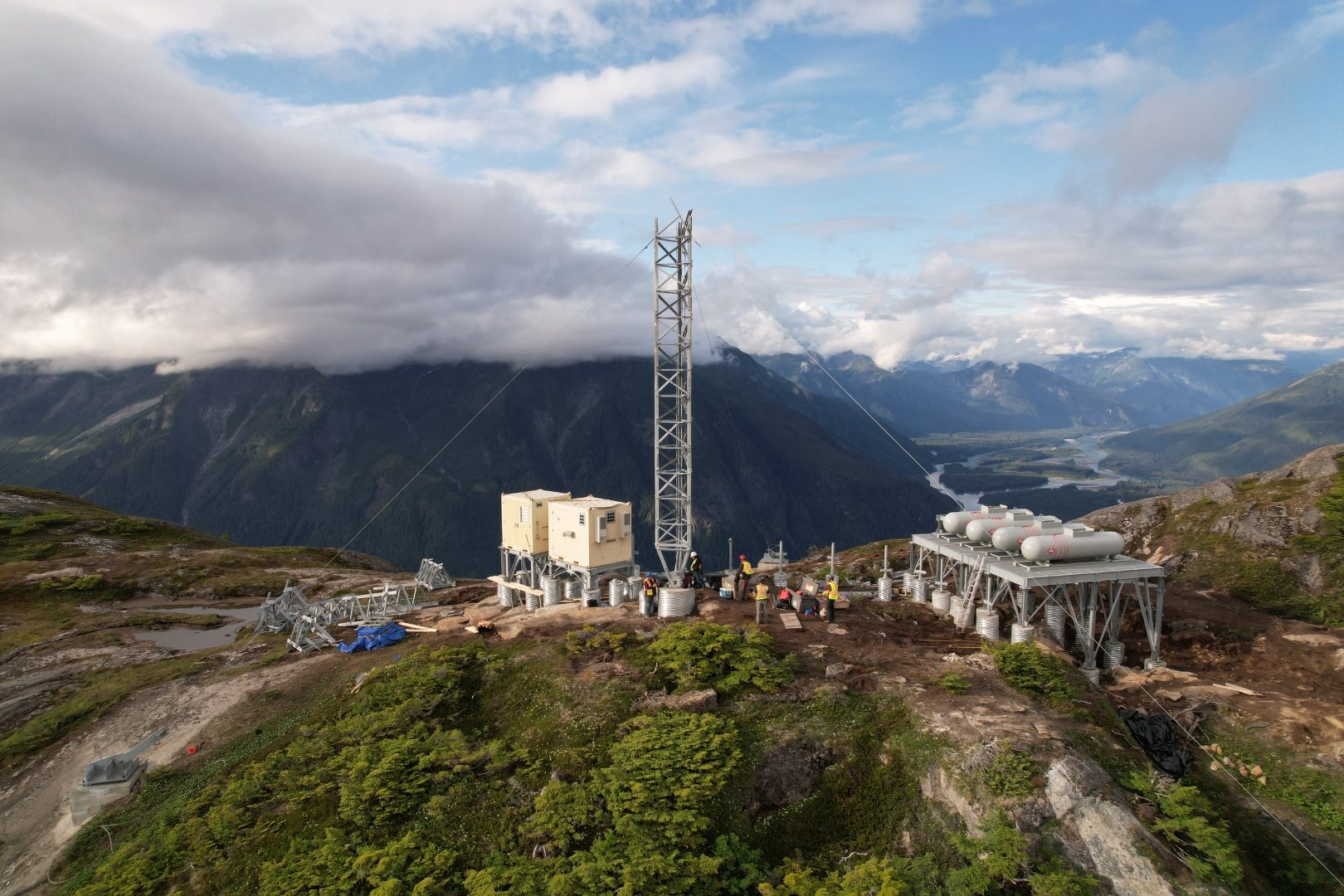 Greenfield tower build on a remote mountain ridge with helicopter logistics